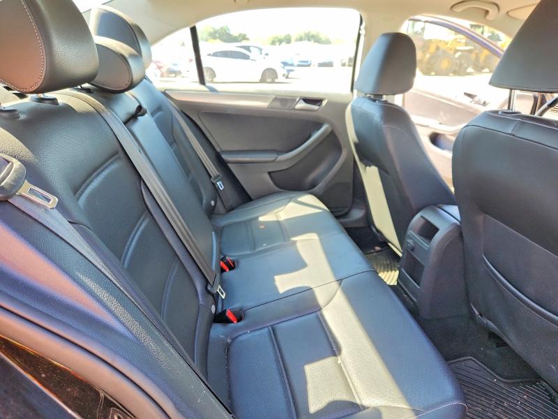 67702616 :رقم المزاد ، 3VWDB7AJ1JM261905 vin ، 2018 Volkswagen Jetta مزاد بيع