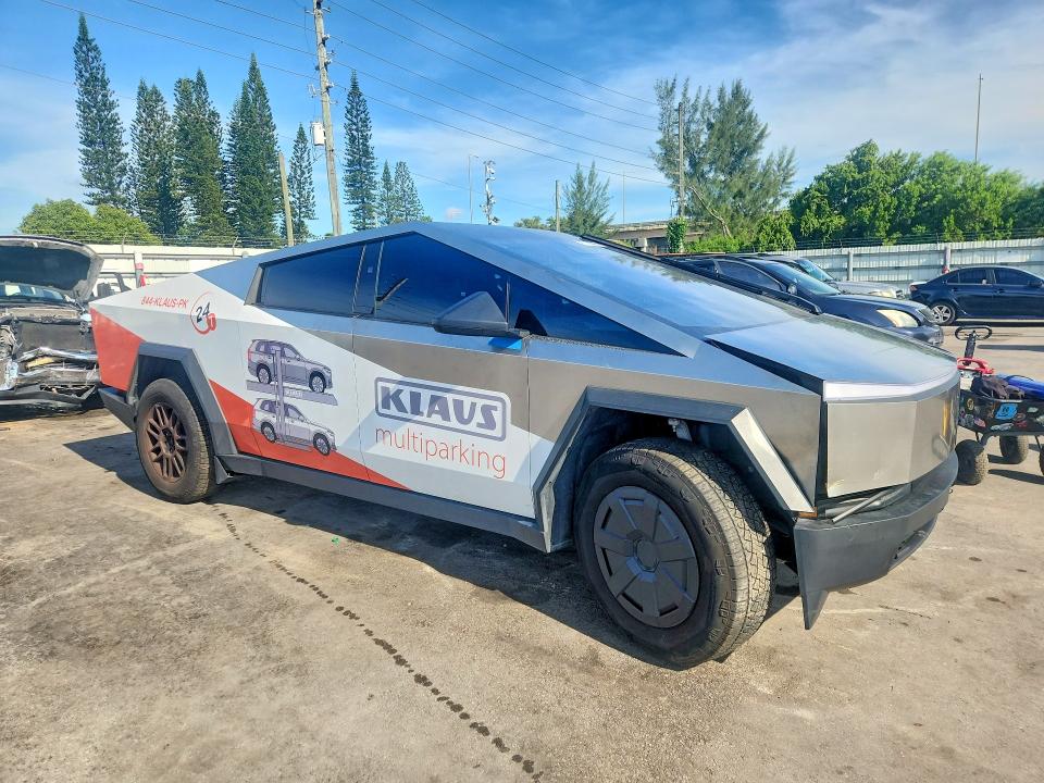 Продаж на аукціоні авто 2025 Tesla Cybertruck, vin: 7G2CEHED6SA069539, номер лоту: 67310006