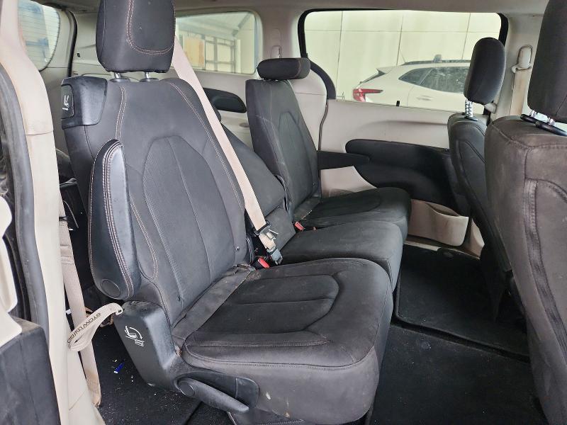 70300436 :رقم المزاد ، 2C4RC1FG7KR628655 vin ، 2019 Chrysler Pacifica مزاد بيع