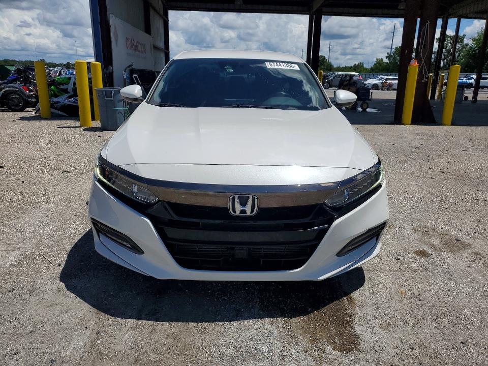 67441356 :رقم المزاد ، 1HGCV1F31JA108629 vin ، 2018 Honda Accord مزاد بيع