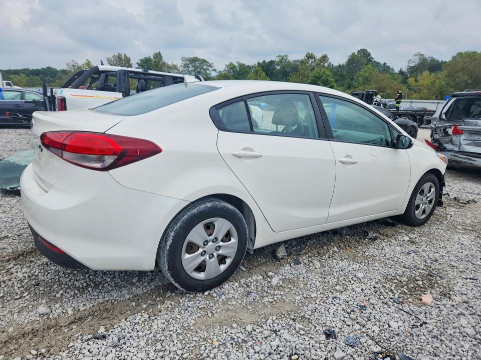 68060196 :رقم المزاد ، 3KPFK4A72JE195163 vin ، 2018 Kia Forte مزاد بيع
