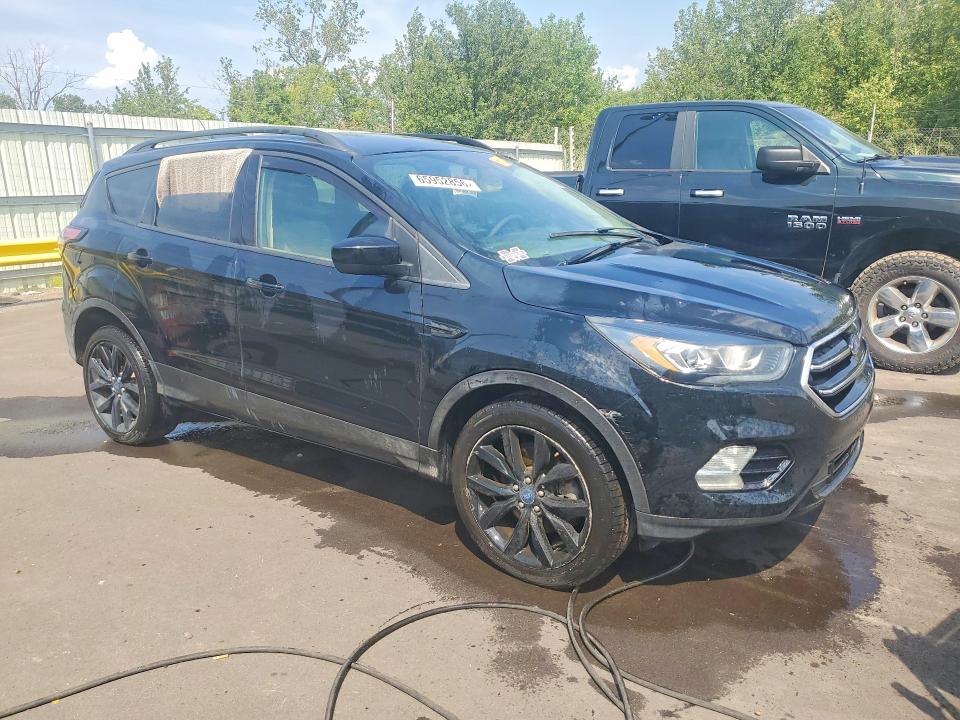 65952856 :رقم المزاد ، 1FMCU9GD8JUD49072 vin ، 2018 Ford Escape مزاد بيع