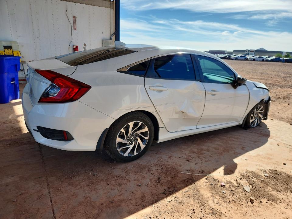 69427736 :رقم المزاد ، 19XFC2F73JE037148 vin ، 2018 Honda Civic مزاد بيع