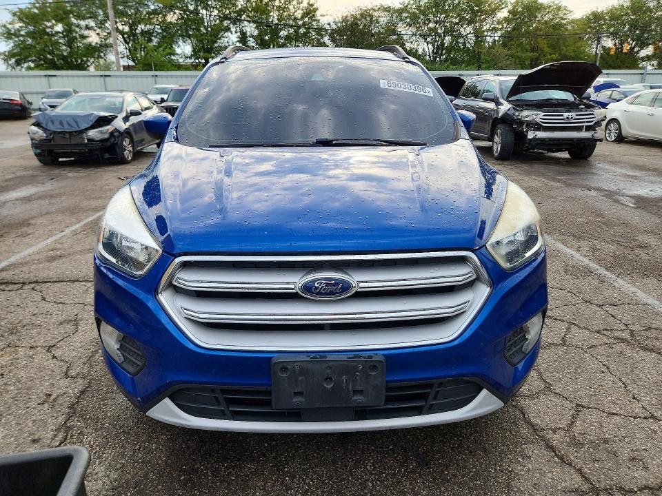 2018 Ford Escape მანქანა იყიდება აუქციონზე, vin: 1FMCU0GD7JUA76041, აუქციონის ნომერი: 69030396