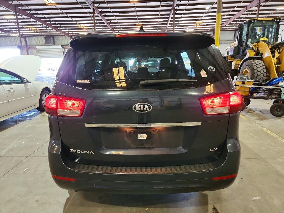 70473626 :رقم المزاد ، KNDMB5C12H6233867 vin ، 2017 Kia Sedona مزاد بيع