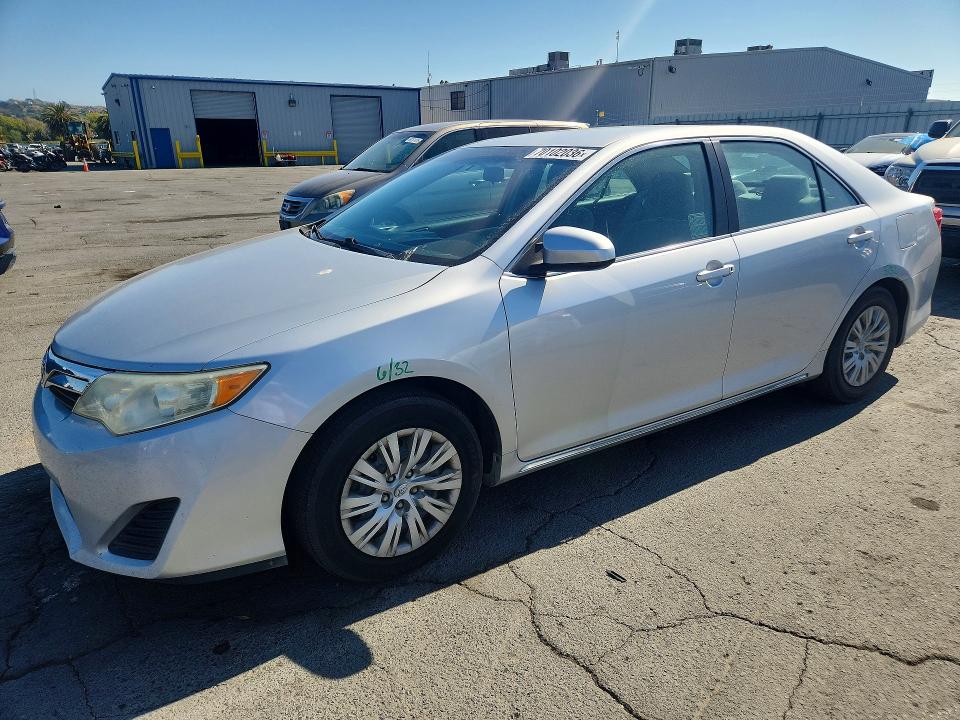 2014 Toyota Camry მანქანა იყიდება აუქციონზე, vin: 4T1BF1FK5EU405952, აუქციონის ნომერი: 70102036