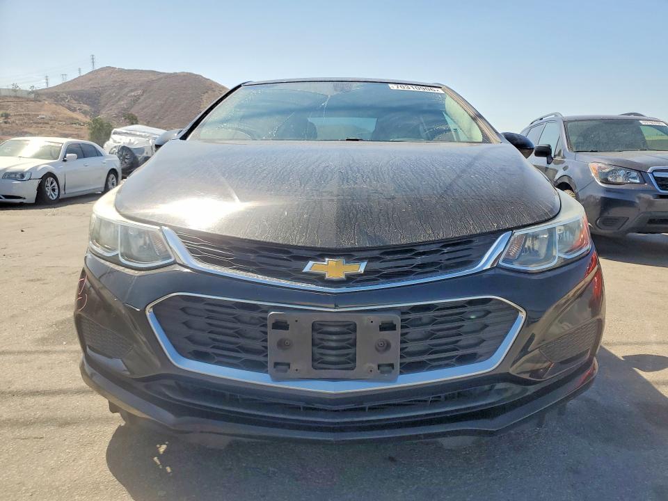 70310906 :رقم المزاد ، 1G1BC5SM1J7207981 vin ، 2018 Chevrolet Cruze مزاد بيع
