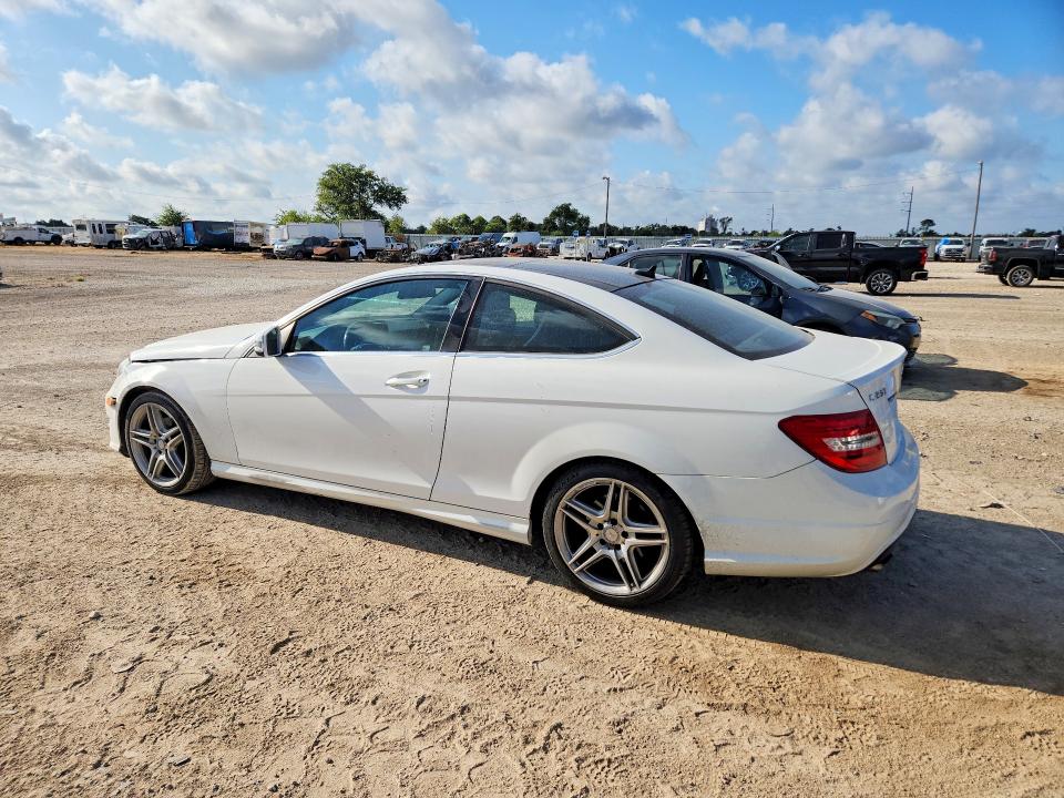 2015 Mercedes-benz C მანქანა იყიდება აუქციონზე, vin: WDDGJ4HB0FG371724, აუქციონის ნომერი: 67203336