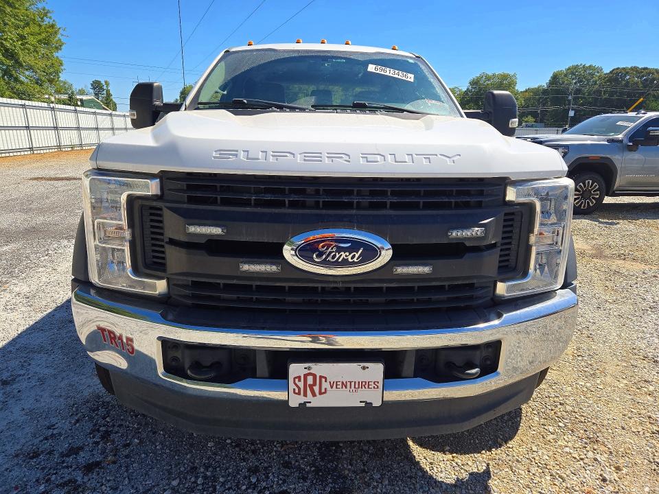 69613436 :رقم المزاد ، 1FD0W5HT1KEF23314 vin ، 2019 Ford F550 مزاد بيع
