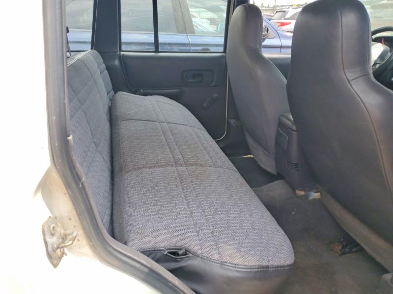 1999 Jeep Cherokee მანქანა იყიდება აუქციონზე, vin: 1J4FF28S8XL647789, აუქციონის ნომერი: 67219926