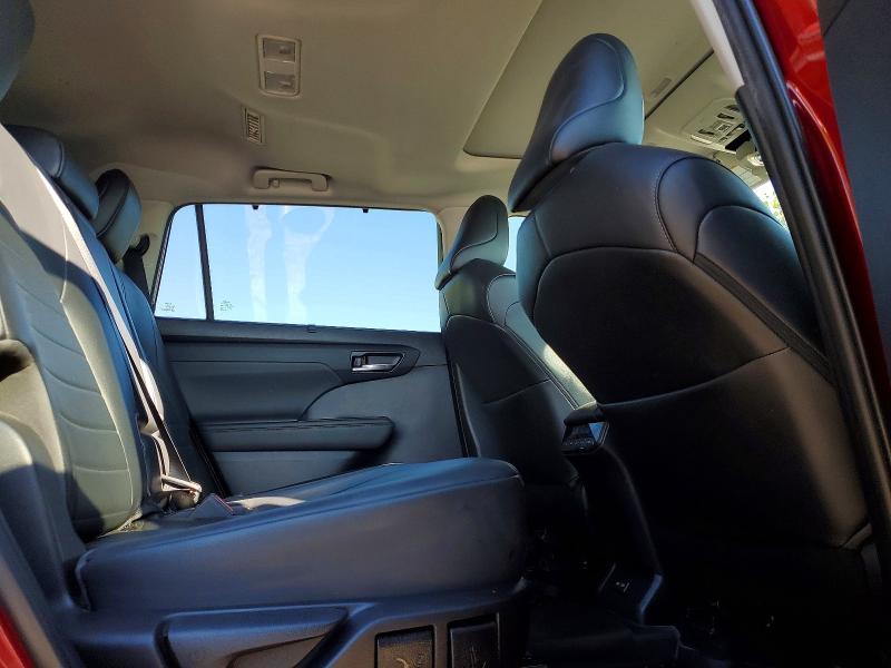 Продажа на аукционе авто 2022 Toyota Highlander, vin: 5TDGZRBH9NS581546, номер лота: 64716646