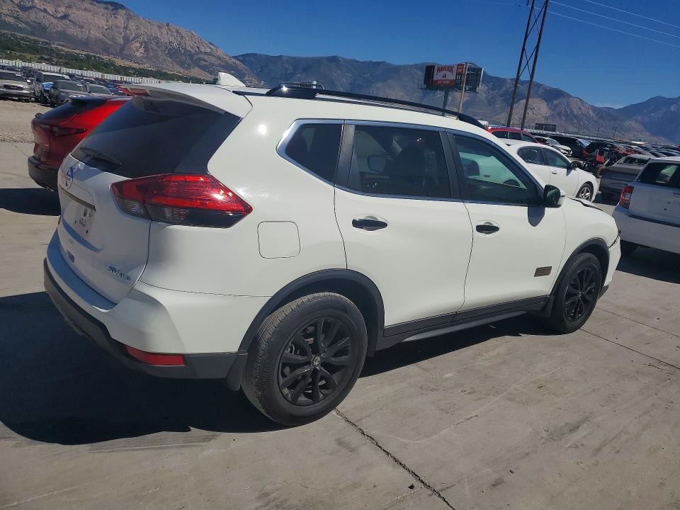 2017 Nissan Rogue მანქანა იყიდება აუქციონზე, vin: 5N1AT2MV9HC760429, აუქციონის ნომერი: 68240386