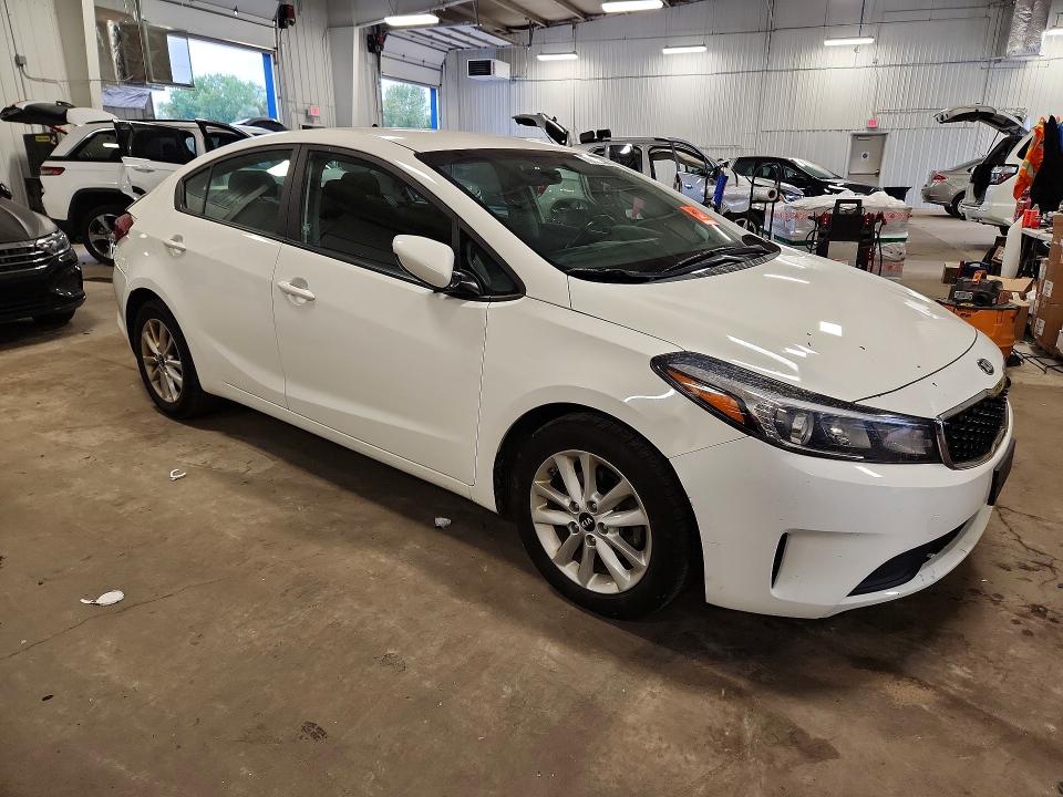 2017 Kia Forte მანქანა იყიდება აუქციონზე, vin: 3KPFL4A79HE113405, აუქციონის ნომერი: 70635366