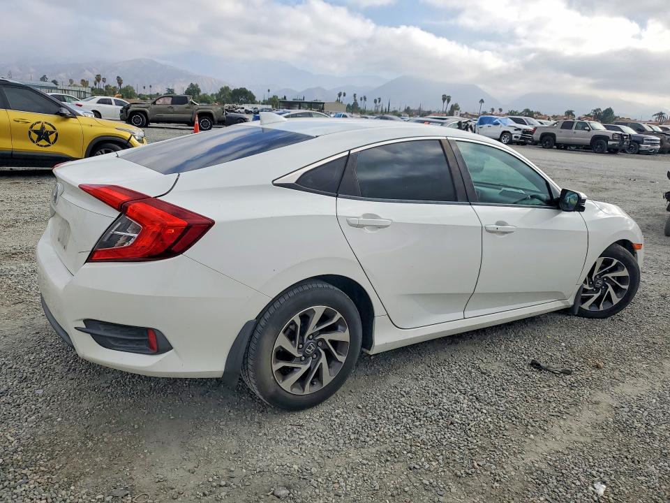Aukcja sprzedaży 2017 Honda Civic, vin: 2HGFC2F70HH558702, numer aukcji: 69093736