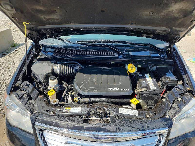 2015 Chrysler Town & Country მანქანა იყიდება აუქციონზე, vin: 2C4RC1BG2FR552371, აუქციონის ნომერი: 67257286