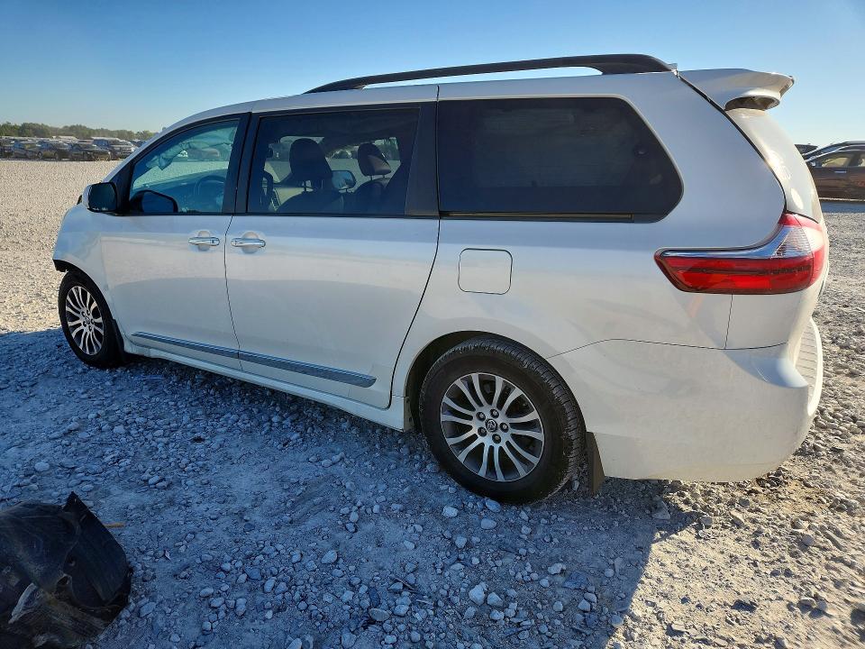 70052026 :رقم المزاد ، 5TDYZ3DC7JS925002 vin ، 2018 Toyota Sienna مزاد بيع