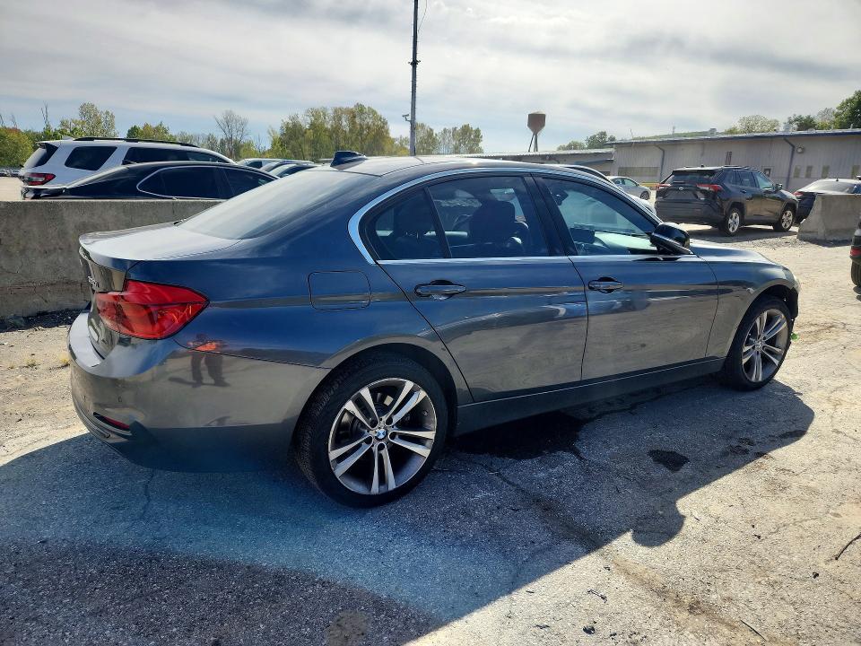 2017 Bmw 330 მანქანა იყიდება აუქციონზე, vin: WBA8D9G3XHNU61424, აუქციონის ნომერი: 70004936
