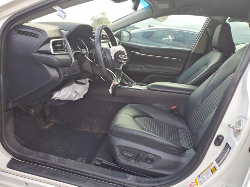 70539926 :رقم المزاد ، 4T1B11HK9JU612303 vin ، 2018 Toyota Camry مزاد بيع