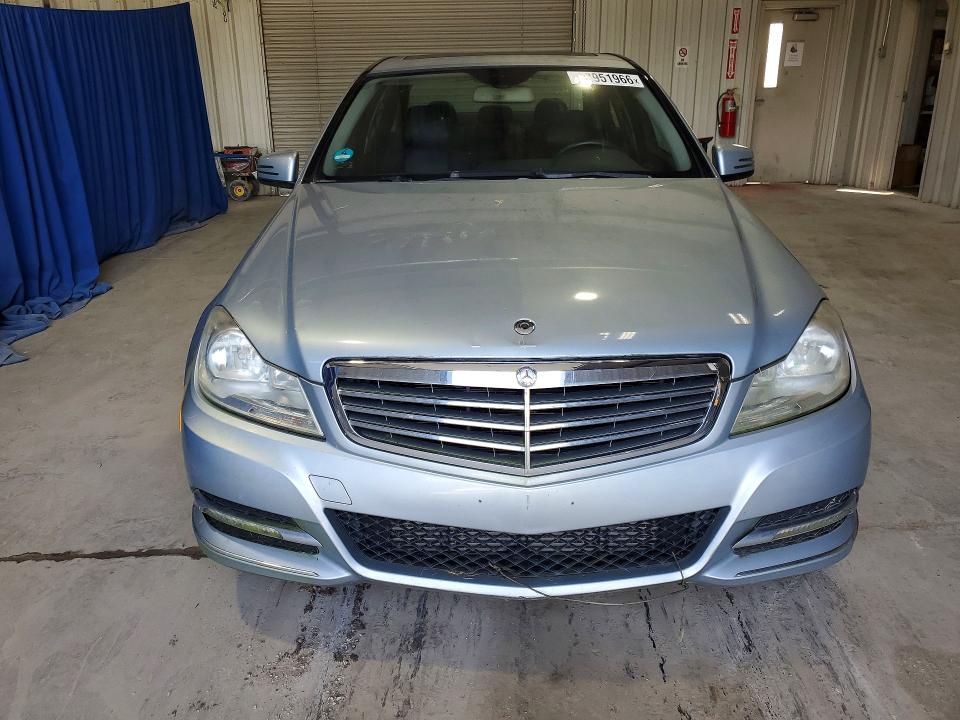 69951966 :رقم المزاد ، WDDGF4HB3DR272558 vin ، 2013 Mercedes-benz C مزاد بيع