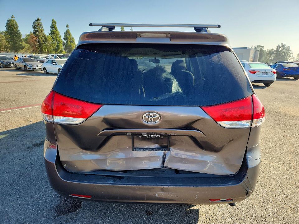 2014 Toyota Sienna მანქანა იყიდება აუქციონზე, vin: 5TDKK3DC2ES408433, აუქციონის ნომერი: 70307916