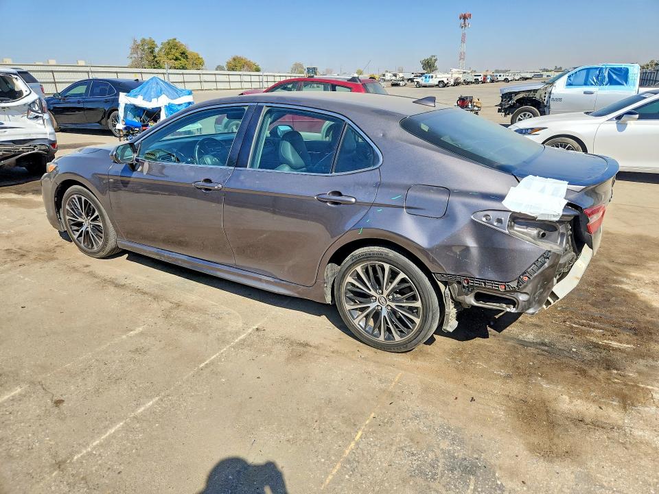 2020 Toyota Camry მანქანა იყიდება აუქციონზე, vin: 4T1G11AK8LU875997, აუქციონის ნომერი: 69886376