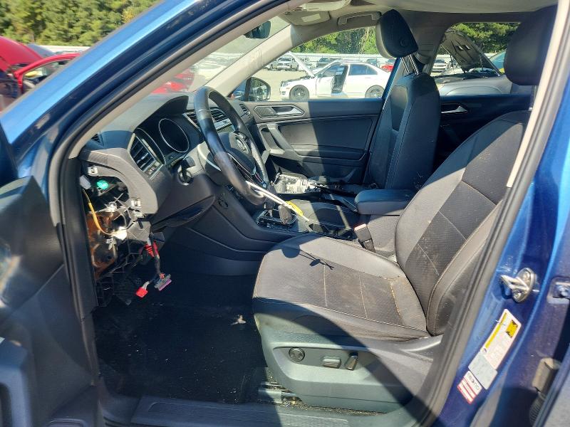 67979796 :رقم المزاد ، 3VV3B7AX0JM077138 vin ، 2018 Volkswagen Tiguan مزاد بيع