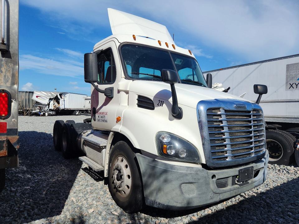 2016 Freightliner Cascadia 113 მანქანა იყიდება აუქციონზე, vin: 1FUJGBDV5GLGS7928, აუქციონის ნომერი: 68973286