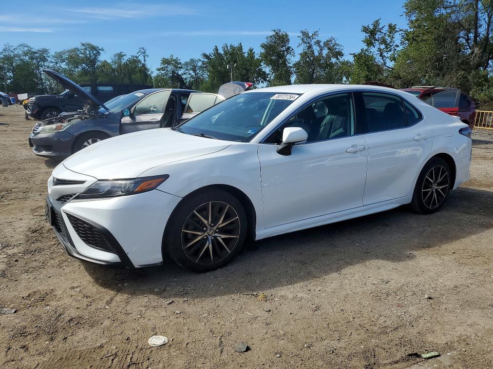 70372756 :رقم المزاد ، 4T1G11AK6PU749627 vin ، 2023 Toyota Camry مزاد بيع