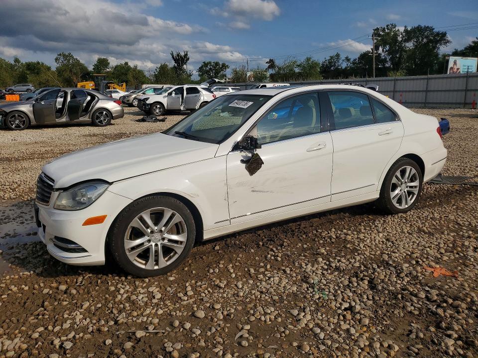2013 Mercedes-benz C მანქანა იყიდება აუქციონზე, vin: WDDGF8ABXDR266256, აუქციონის ნომერი: 69400136