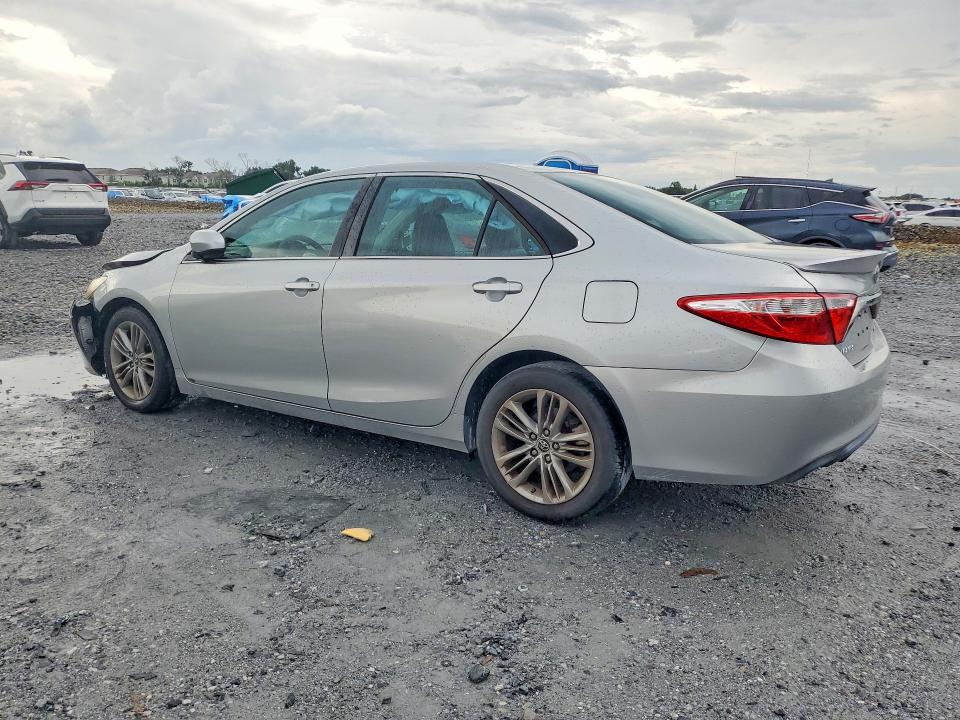 68200276 :رقم المزاد ، 4T1BF1FK1FU023886 vin ، 2015 Toyota Camry مزاد بيع