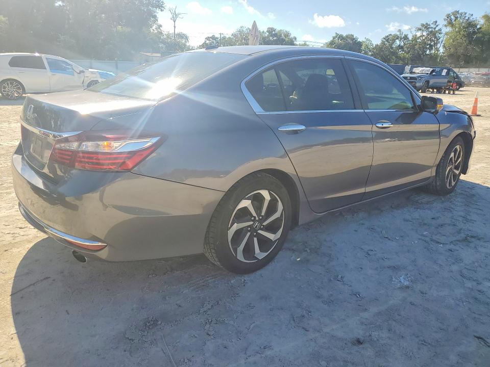 Продажа на аукционе авто 2017 Honda Accord, vin: 1HGCR2F81HA250186, номер лота: 67873946