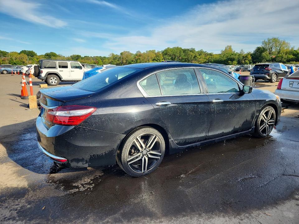 70414646 :رقم المزاد ، 1HGCR2F54HA306353 vin ، 2017 Honda Accord مزاد بيع