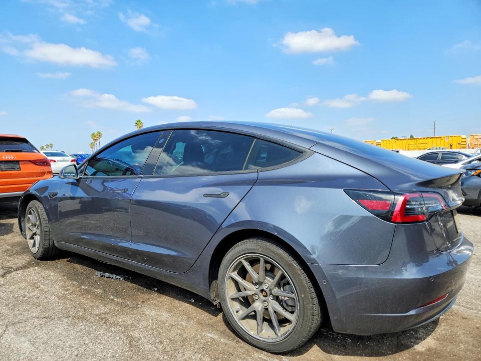 68883876 :رقم المزاد ، 5YJ3E1EA8LF705107 vin ، 2020 Tesla Model 3 مزاد بيع