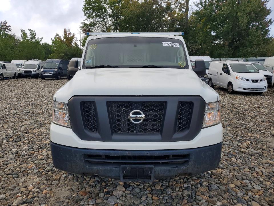 69820506 :رقم المزاد ، 1N6BF0KM8HN801004 vin ، 2017 Nissan Nv مزاد بيع