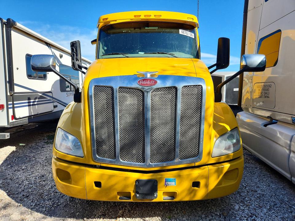 Продажа на аукционе авто 2013 Peterbilt 579, vin: 1XPBDP9XXKD495761, номер лота: 68702766