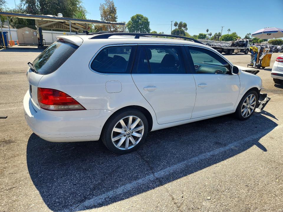 69644976 :رقم المزاد ، 3VWPL7AJ3CM710837 vin ، 2012 Volkswagen Jetta مزاد بيع