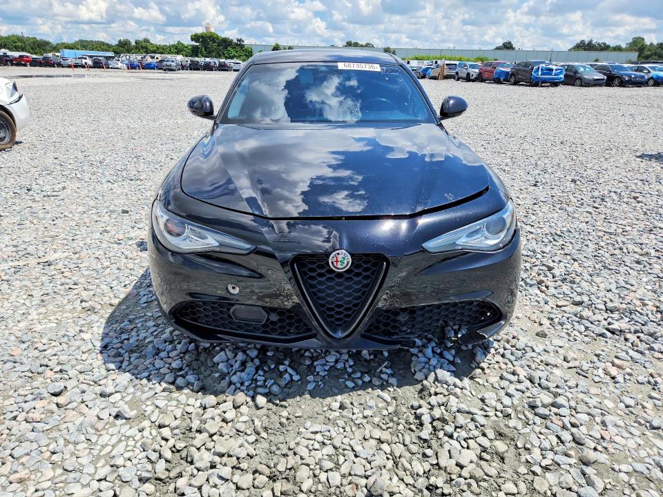 2021 Alfa Romeo Giulia მანქანა იყიდება აუქციონზე, vin: ZARFAMAN6M7641603, აუქციონის ნომერი: 68735736