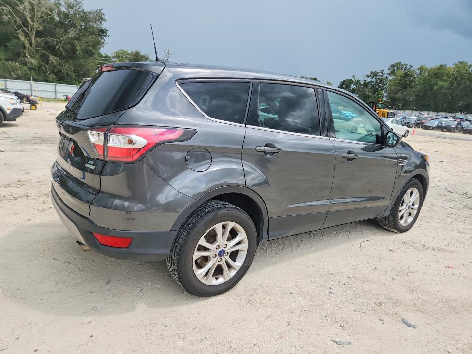 2017 Ford Escape მანქანა იყიდება აუქციონზე, vin: 1FMCU0GD4HUB06400, აუქციონის ნომერი: 67362516