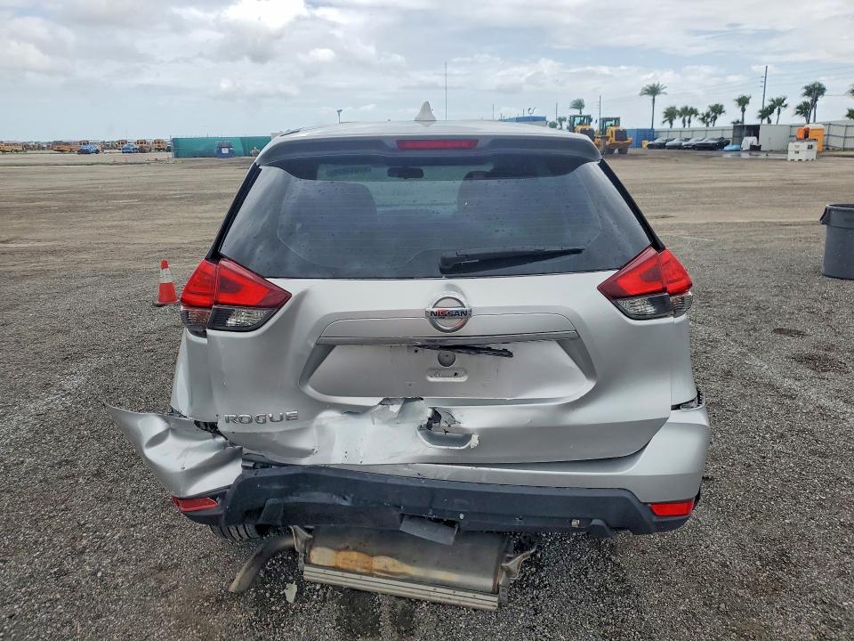 2017 Nissan Rogue მანქანა იყიდება აუქციონზე, vin: JN8AT2MT0HW383723, აუქციონის ნომერი: 69543826