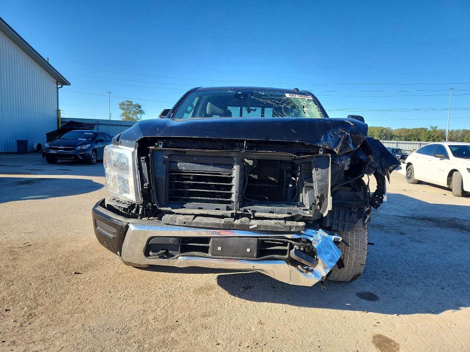 69710606 :رقم المزاد ، 1N6AA1ED1LN500921 vin ، 2020 Nissan Titan مزاد بيع
