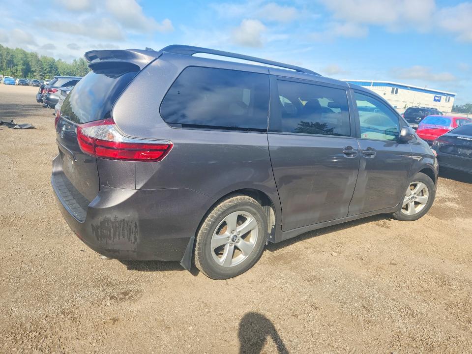 2018 Toyota Sienna მანქანა იყიდება აუქციონზე, vin: 5TDKZ3DC1JS965601, აუქციონის ნომერი: 67983066