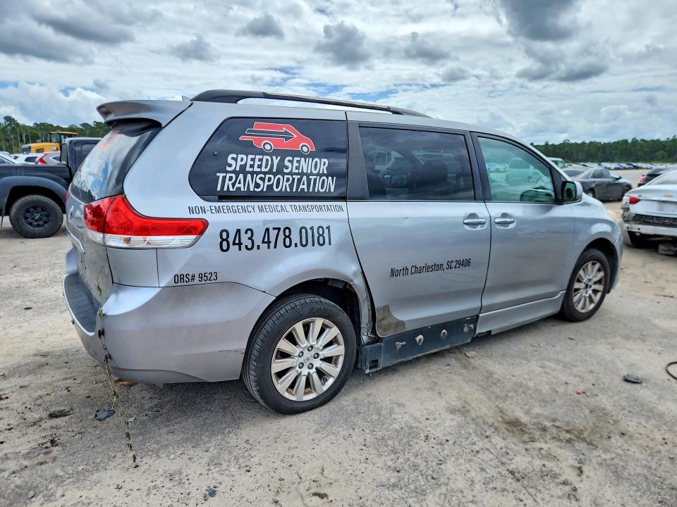 68234126 :رقم المزاد ، 5TDYK3DC0BS111053 vin ، 2011 Toyota Sienna مزاد بيع