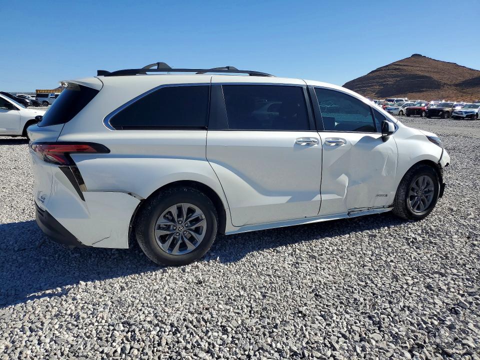 67636196 :رقم المزاد ، 5TDJRKEC7MS053564 vin ، 2021 Toyota Sienna مزاد بيع