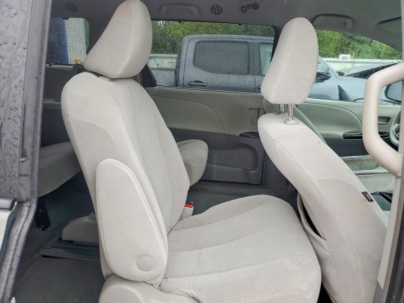 69334226 :رقم المزاد ، 5TDKK3DC2BS086002 vin ، 2011 Toyota Sienna مزاد بيع