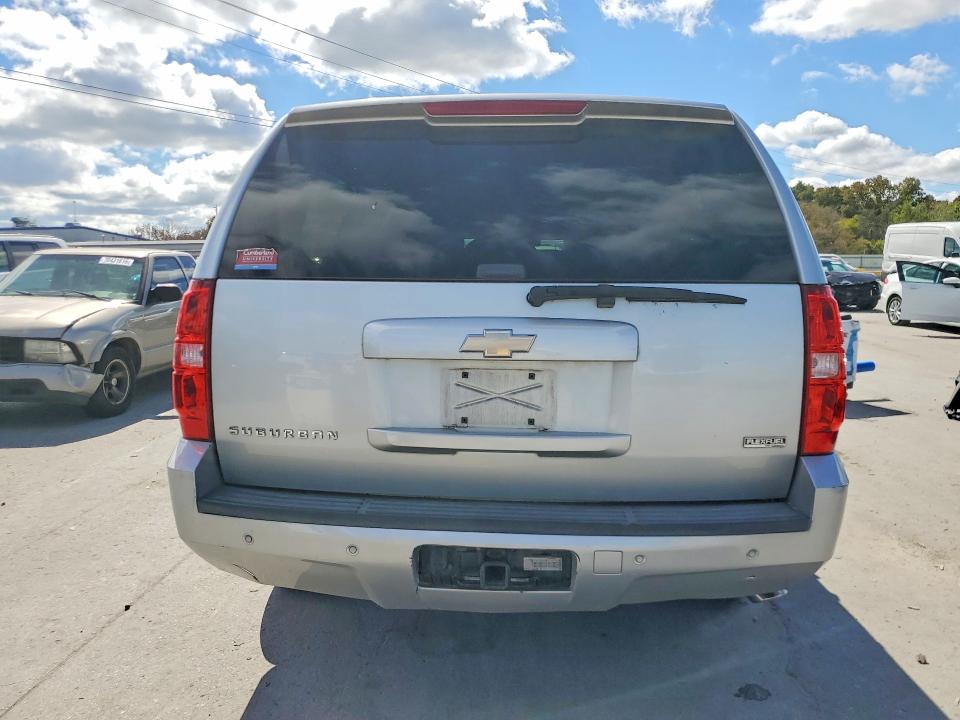 Продажа на аукционе авто 2011 Chevrolet Suburban, vin: 1GNSCJE03BR371612, номер лота: 70700676