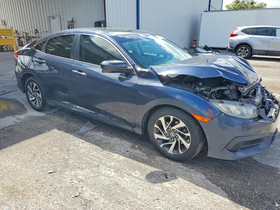 67477746 :رقم المزاد ، 19XFC2F76JE038598 vin ، 2018 Honda Civic مزاد بيع