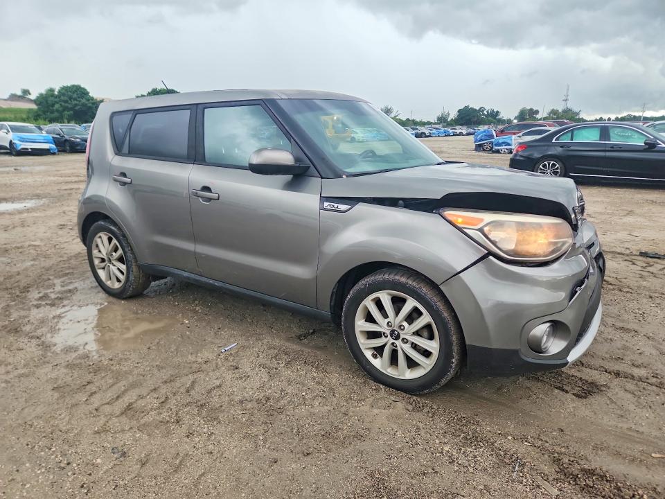68376186 :رقم المزاد ، KNDJP3A58J7515400 vin ، 2018 Kia Soul مزاد بيع