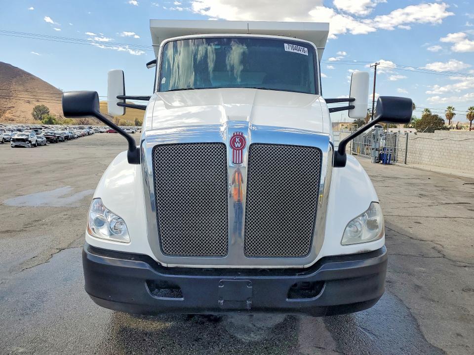 2017 Kenworth T680 მანქანა იყიდება აუქციონზე, vin: 1XKYA48X2HJ160397, აუქციონის ნომერი: 71040416