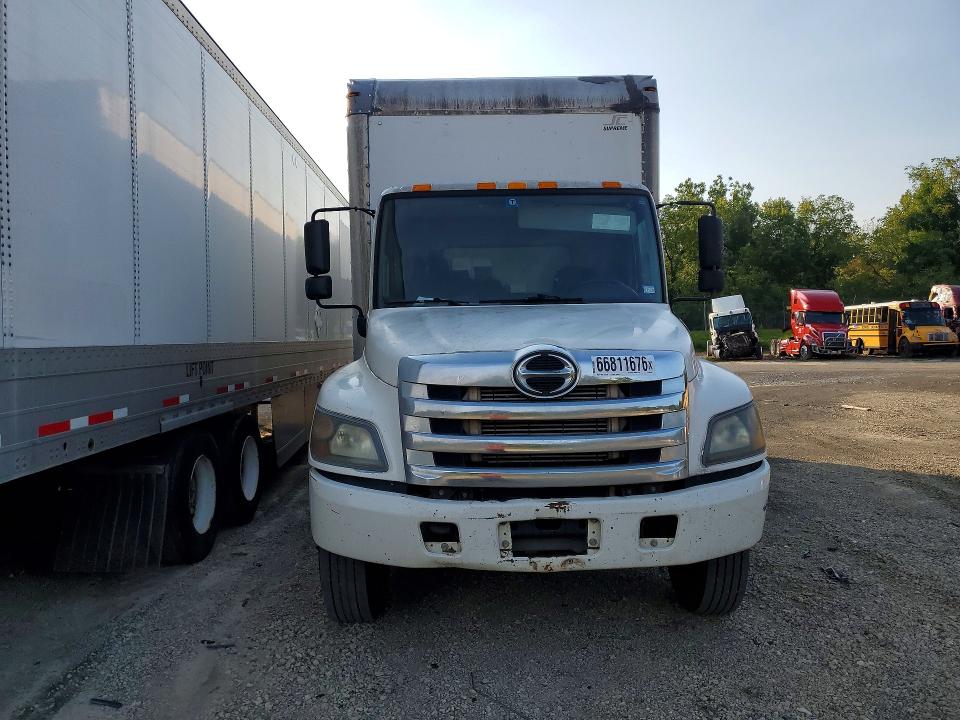 66811676 :رقم المزاد ، 5PVNE8JT8F4S56466 vin ، 2015 Hino 258/268 مزاد بيع