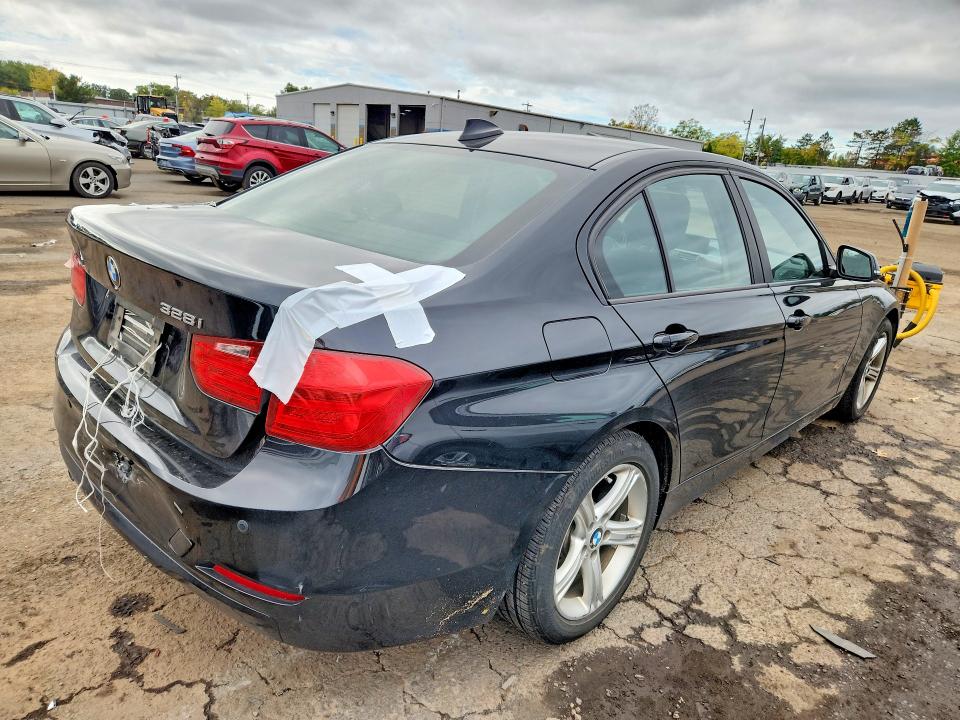 69890546 :رقم المزاد ، WBA3B5G5XFNS16663 vin ، 2015 Bmw 328 مزاد بيع